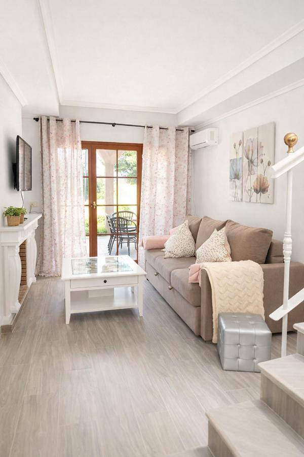 Apartamento de vacaciones para 6 personas, con vistas al lago y jardín además de piscina y vistas - 1