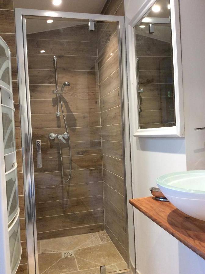 Location de vacances pour 2 personnes, avec jardin ainsi que piscine et vue à Collobrières - 3