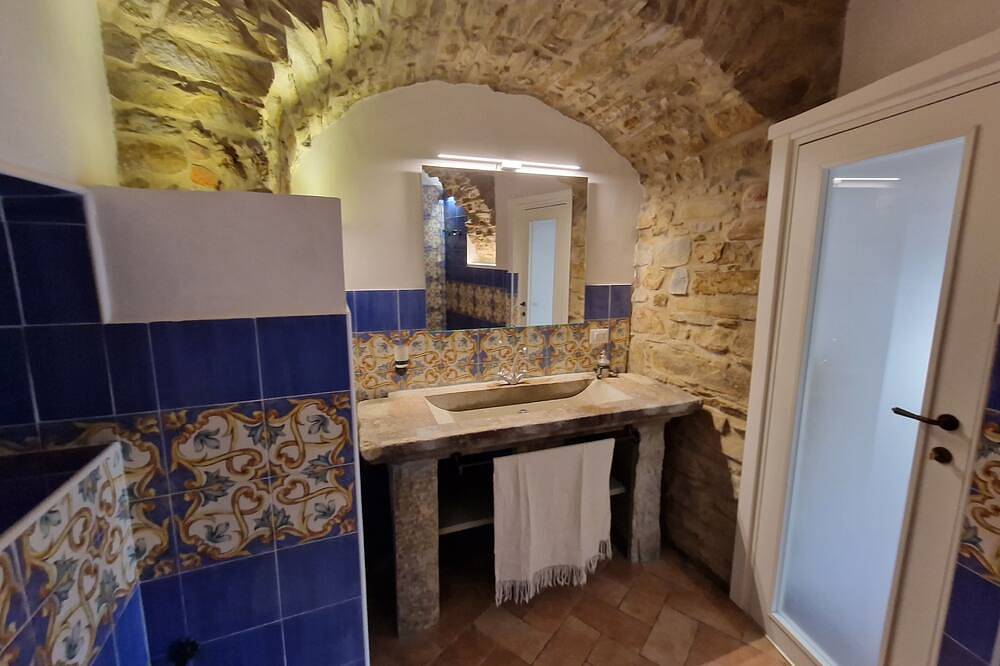 Ganze Wohnung, Ancient Aragonese Dwelling in the heart of the ancient village of Agropoli with sea view in Agropoli, Cilento