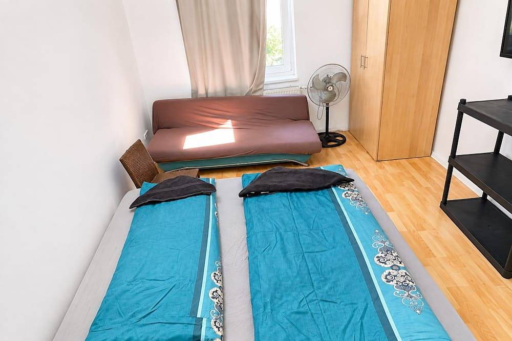 Gorgeous Room in Shared Villa w/ Free Parking in Floridsdorf, Wien