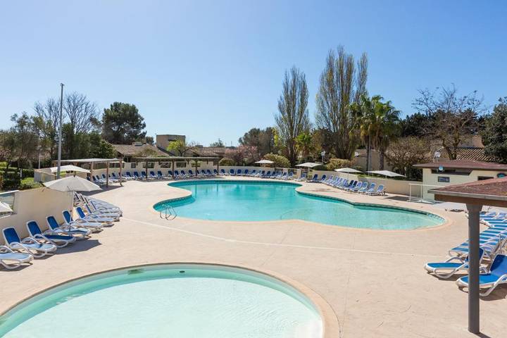 Appart’hôtel pour 4 personnes, avec piscine et jardin, animaux acceptés