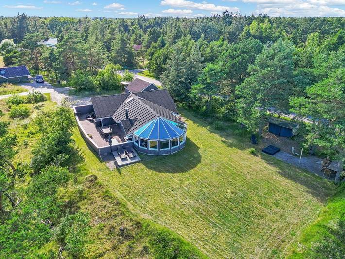 Ferienhaus für 8 Personen, mit Balkon/Terrasse und Whirlpool sowie Sauna und Ausblick in Ho