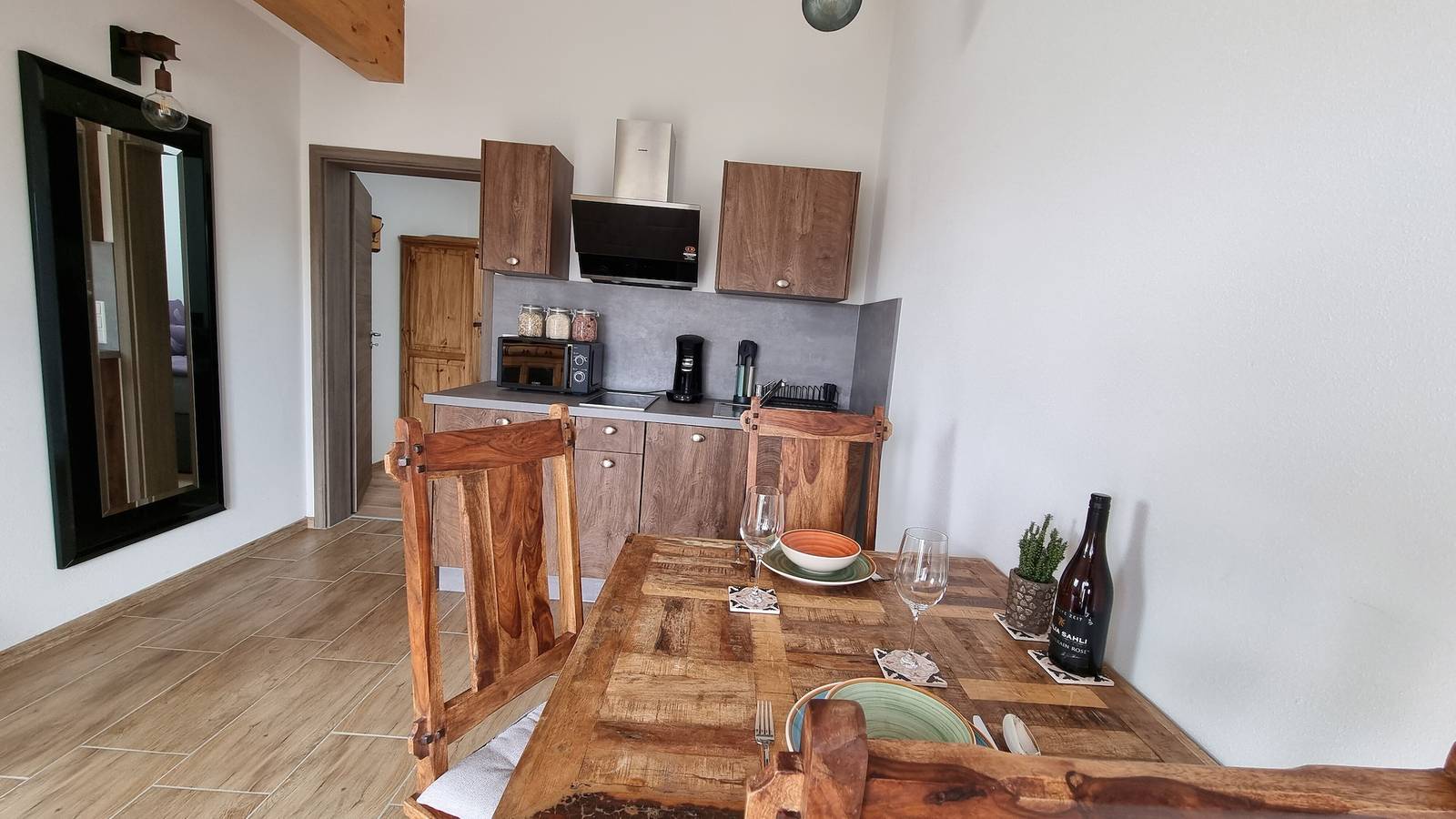 Ganze Wohnung, Ferienwohnung 'B' mit Bergblick, Wlan und Klimaanlage in Sasbach am Kaiserstuhl, Kaiserstuhl