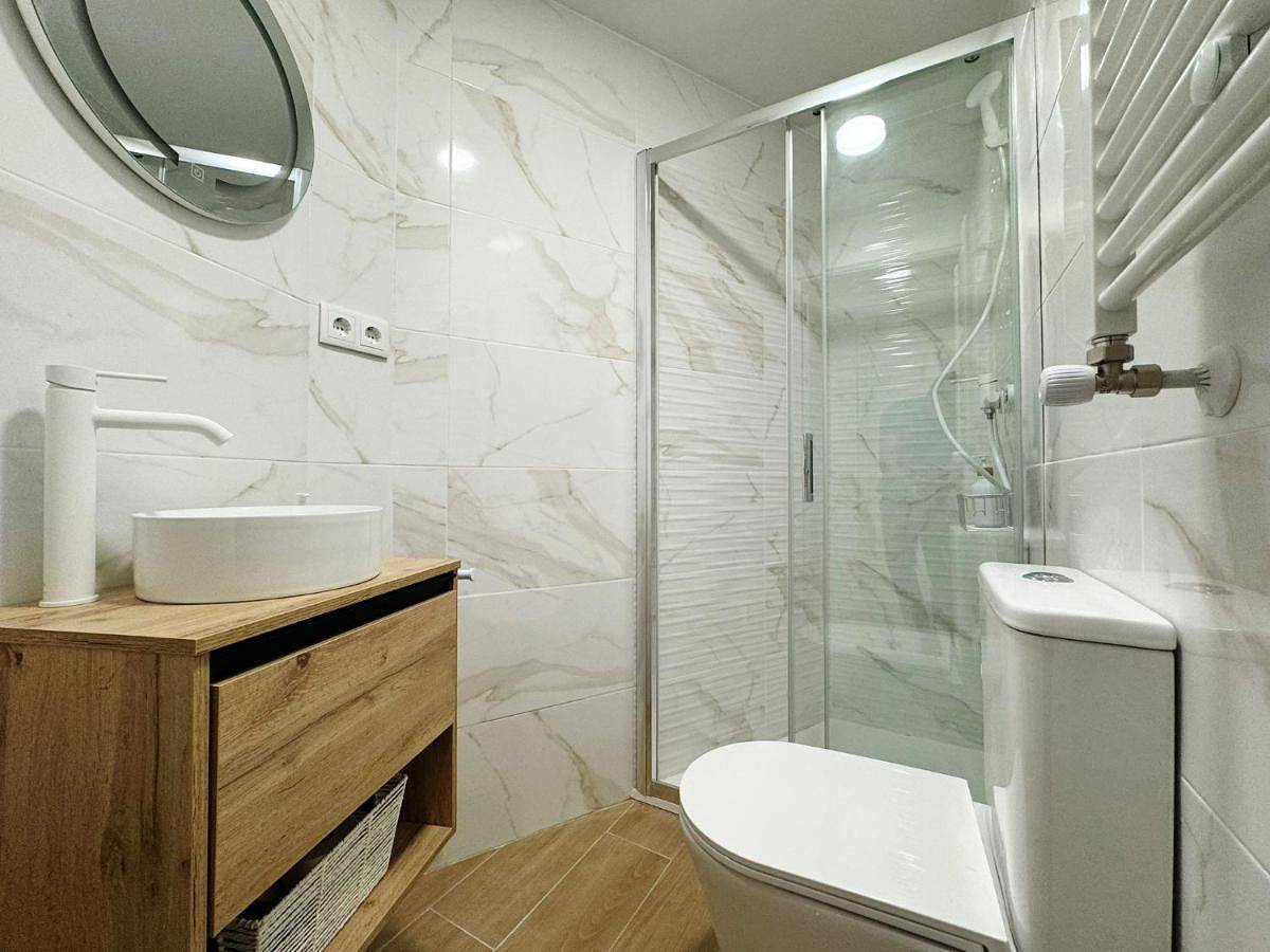 Double Room in Oviedo, Cordillera Cantábrica