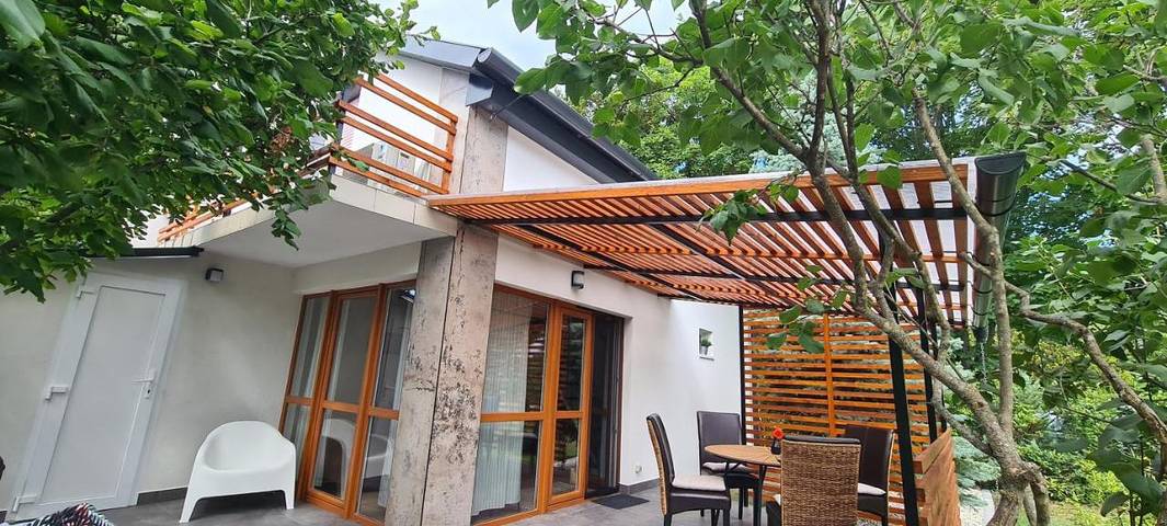 Ferienhaus für 4 Personen, mit Balkon und Ausblick sowie Garten