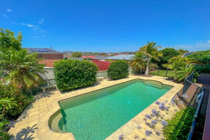 Holiday home for 10 people, with garden and balcony in Lake Macquarie