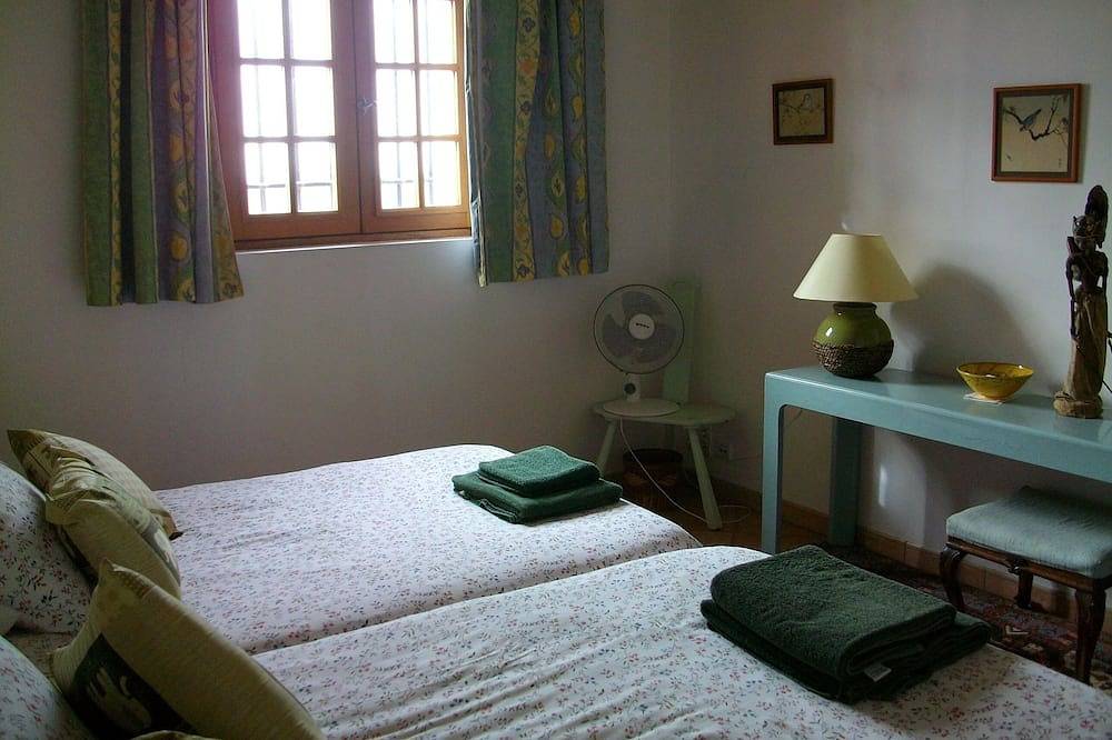 Apartamento entero, Piso con vistas sin igual en el Sur de Francia y una magnífica piscina in Seillans, Region de Draguignan