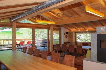 Chalet für 24 Personen, mit Pool und Sauna sowie Terrasse in Kleinarl