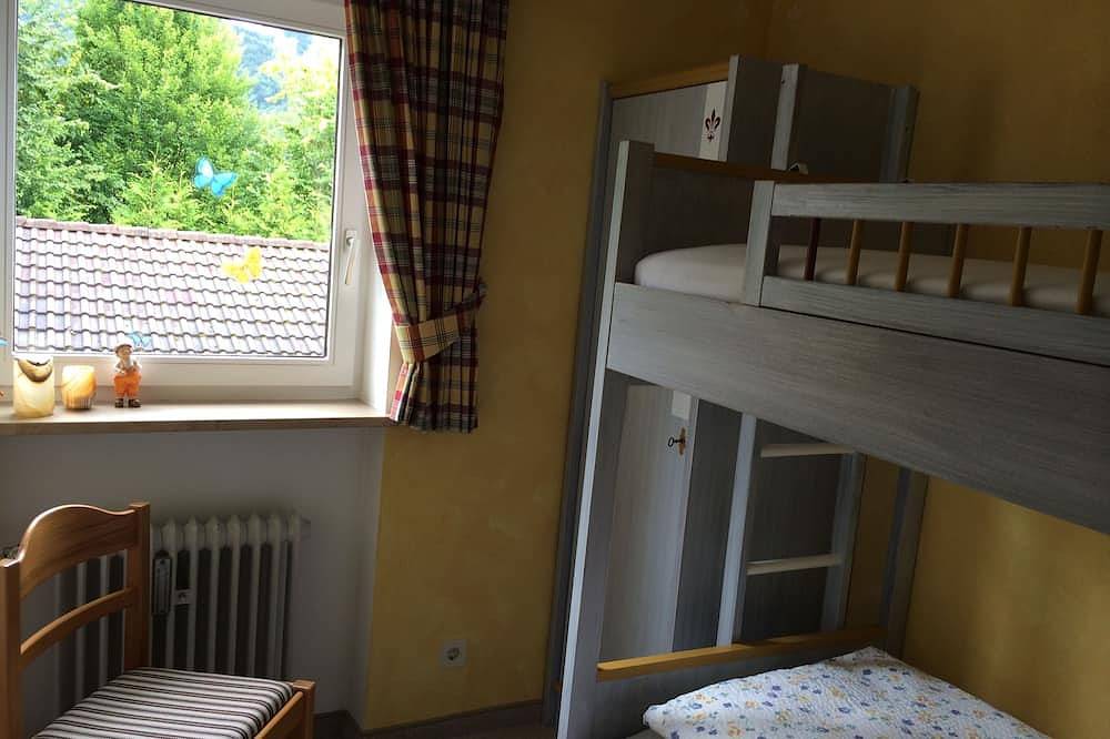 Entire apartment, Very quiet, central and sunny location with mountain views, 300 m to the center in Rottach-Egern, Bavarian Alps
