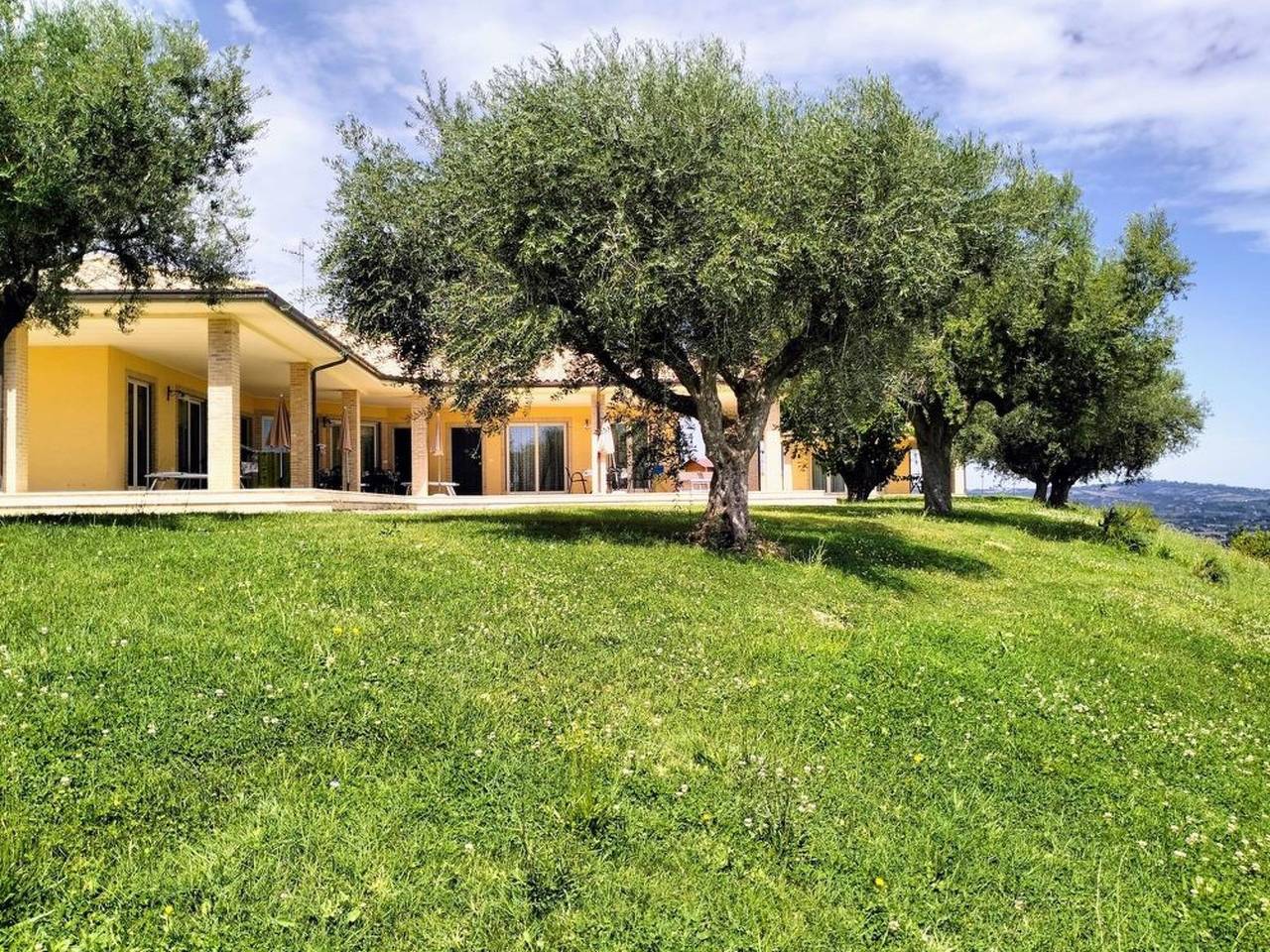 Appartamento intero, Schoene Appartment mit panoramische Blick in Roseto degli Abruzzi, Provincia di Teramo