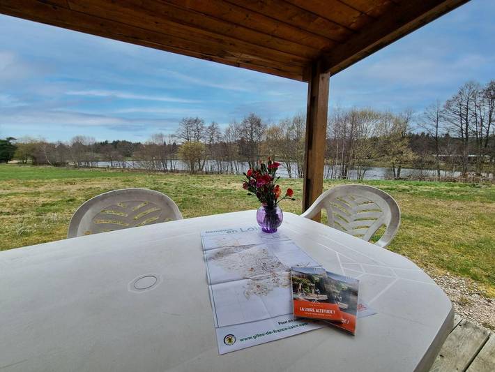 Gîte pour 4 personnes, avec jardin à Usson-en-Forez - 2