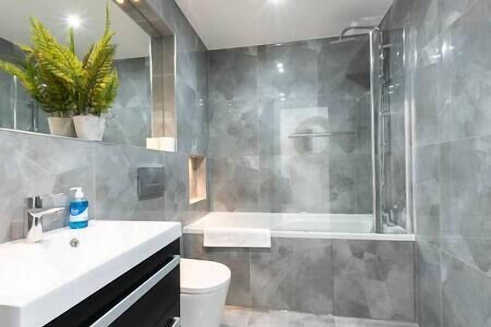 Entire apartment, Luxurious 2 Bedroom Apartment in Spelthorne, Colne Valley Park