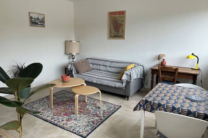 Appartement entier, Balcon sur la Rivière Face à la Vieille Ville in Périgueux, Périgord Blanc