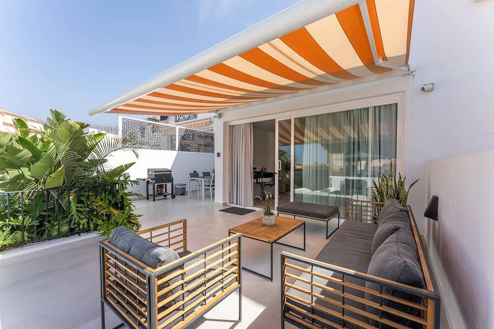 Modern loft with large pool, private parking & superspeed Wi-Fi in Adeje, Tenerife du Sud