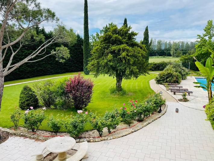 Location de vacances pour 22 personnes, avec vue ainsi que jardin et piscine à Loriol-sur-Drôme - 3