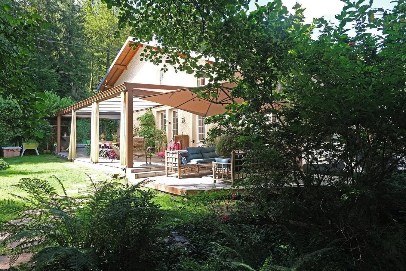 Gîte Du Ruisseau: terraza privada, jardín con spa, Wi-Fi – casa vacacional en Épinal in Épinal, Región de Épinal