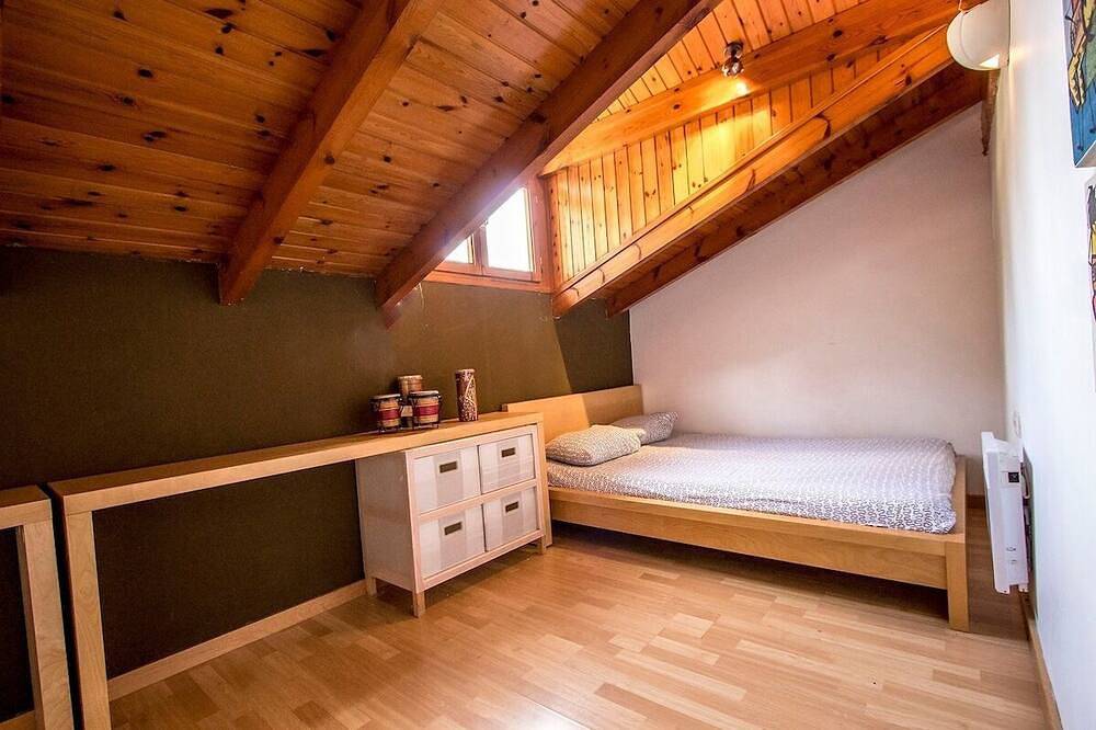 Chalet estilo suizo cerca de Bcn, 10min a playa in San Cipriano de Vallalta, Costa del Maresme