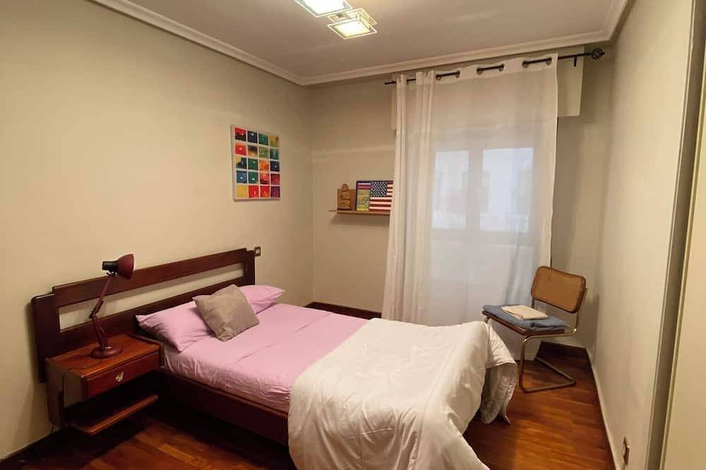 Entire apartment, Centrally located 3 bedroom apartment with balcony, facing the church of Zumarraga. in Zumarraga, Gipuzkoa
