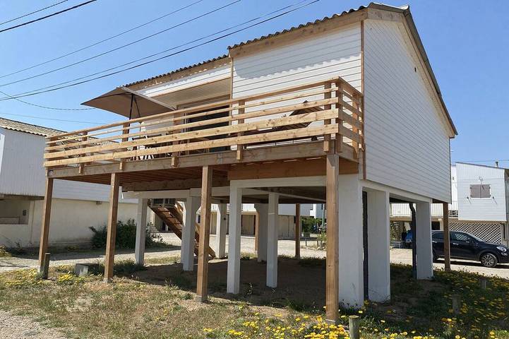 Chalet sur pilotis, esprit film 37°2, Gruissan Plage Wifi in Plage des Chalets, Gruissan