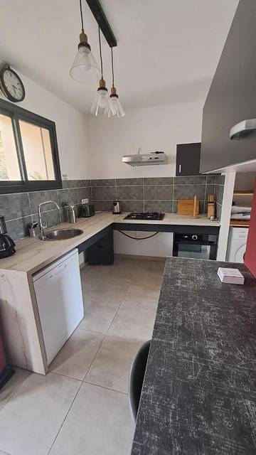 Gîte pour 2 personnes, avec jardin ainsi que piscine et vue, animaux acceptés à Saint-Pierre (ville)