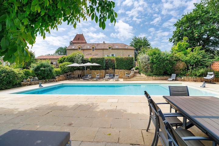 Ferienhaus für 5 Personen, mit Kinderpool und Whirlpool sowie Garten, kinderfreundlich