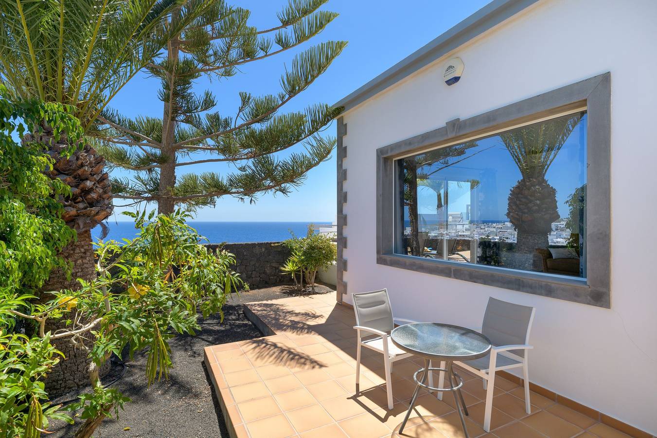 Alquiler vacacional 'Villa Loretta' con vistas al mar, piscina climatizada y Wi-Fi in Puerto del Carmen, Tías