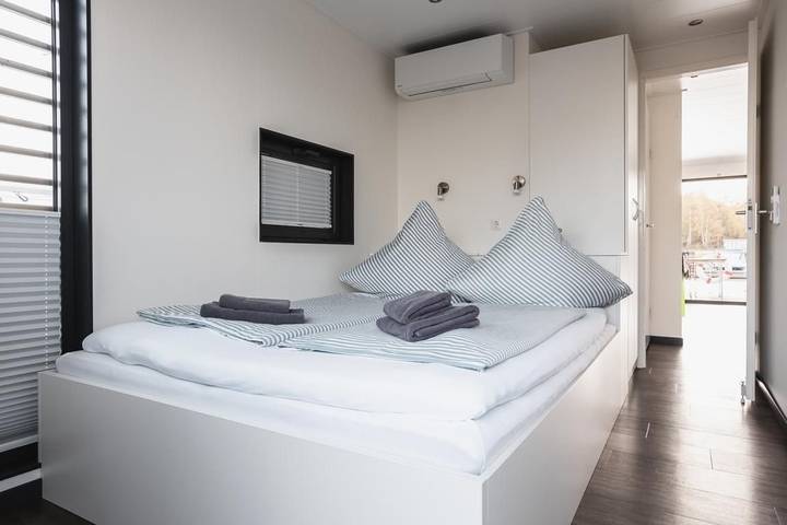 Hausboot für 5 Personen, mit Seeblick und Terrasse am Greifswalder Bodden - 3