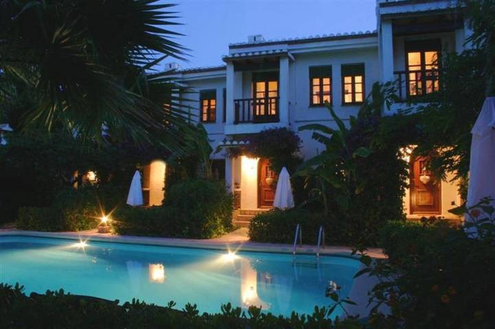 Bungalow para 2 personas, con Balcón y Terraza además de Jardín y Piscina en Dénia