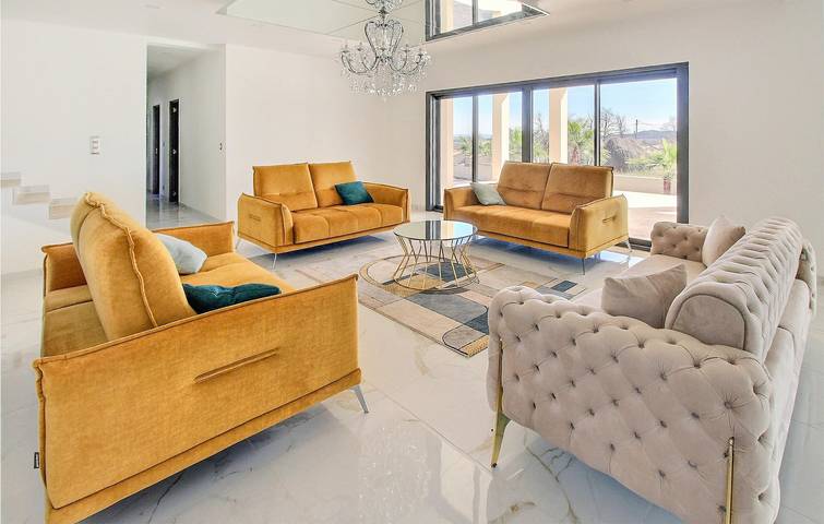 Appartement de 200 m² avec parking, piscine et jardin près du Rhône in Pont-Saint-Esprit, Région de Nîmes