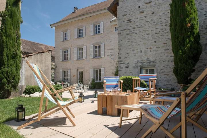 Chambre d’hôte pour 2 personnes, avec jardin ainsi que piscine et vue à Bouvesse-Quirieu