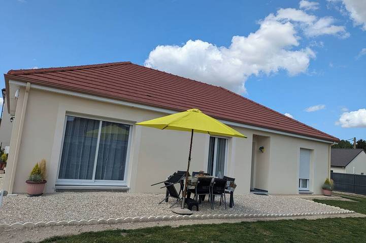 Gîte pour 6 personnes, avec jardin dans Savières