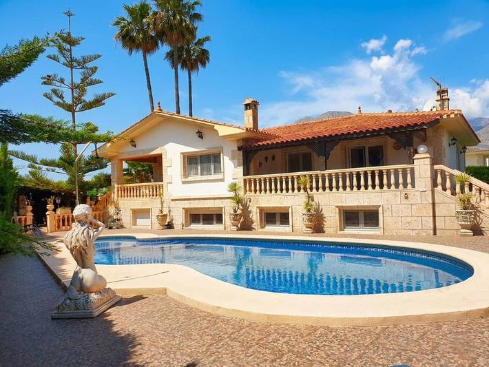 Chalet para 6 personas, con piscina además de jardín y vistas en Alfàs del Pi