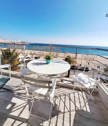 Gîte pour 4 personnes, avec vue et terrasse, animaux acceptés dans Plage Republique Frejus