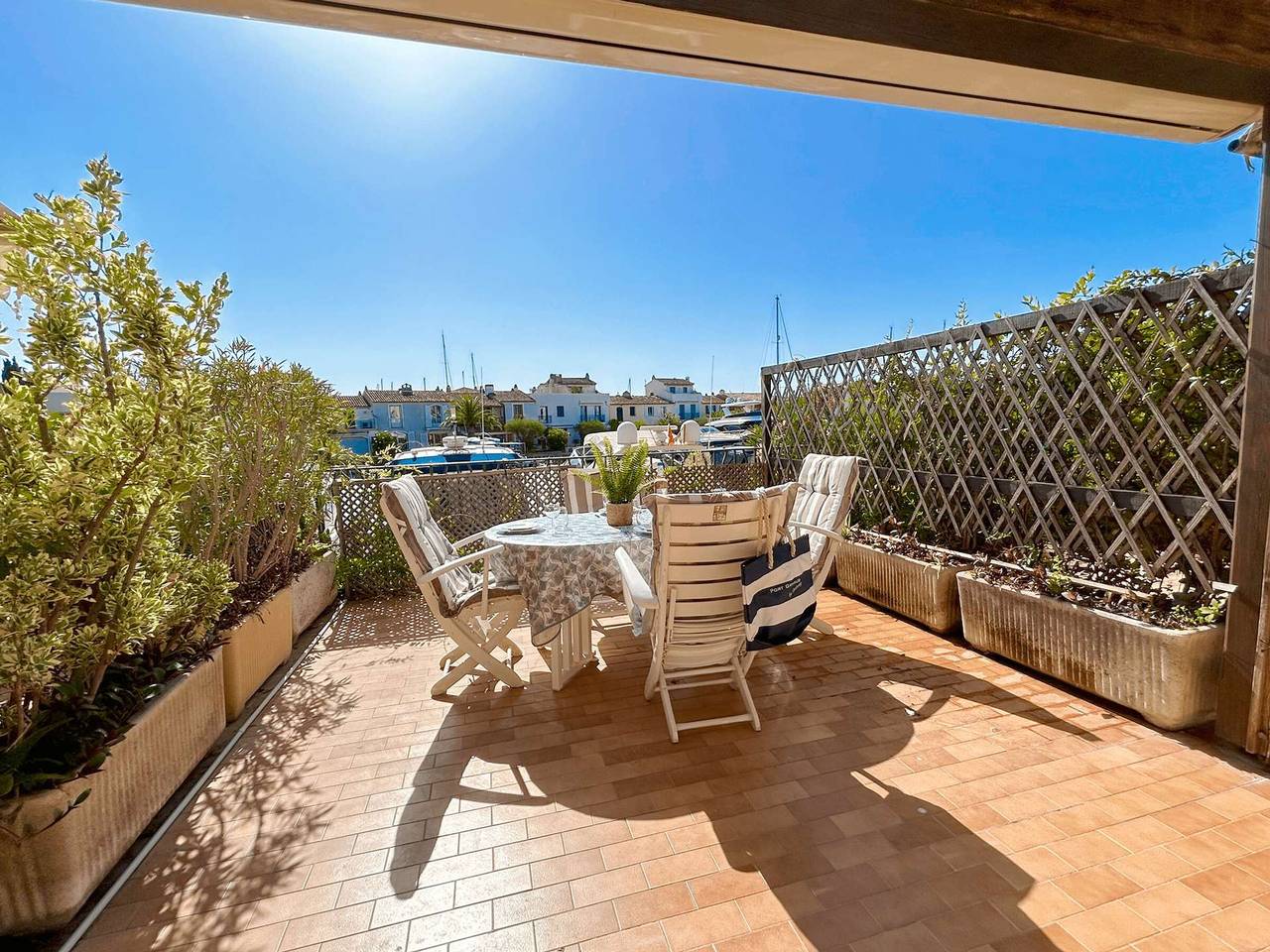 Geheel appartement, Renovated apartment with terrace and air conditioning in Port Grimaud in Port Grimaud, Grimaud