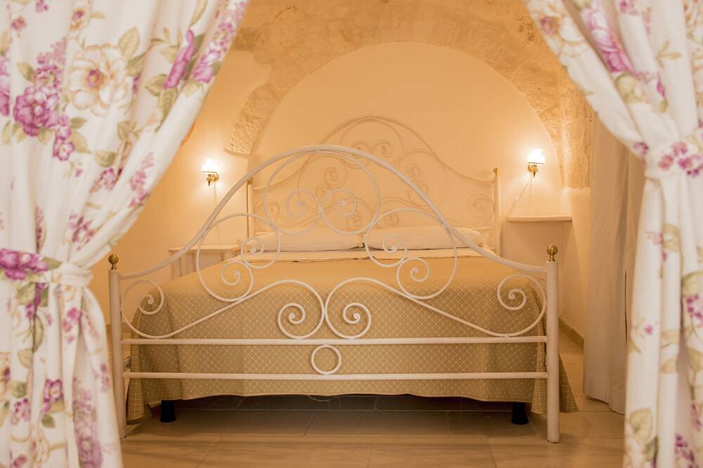 Trullo dell'Interprete - Micele Holiday Houses in Locorotondo, Bari Province