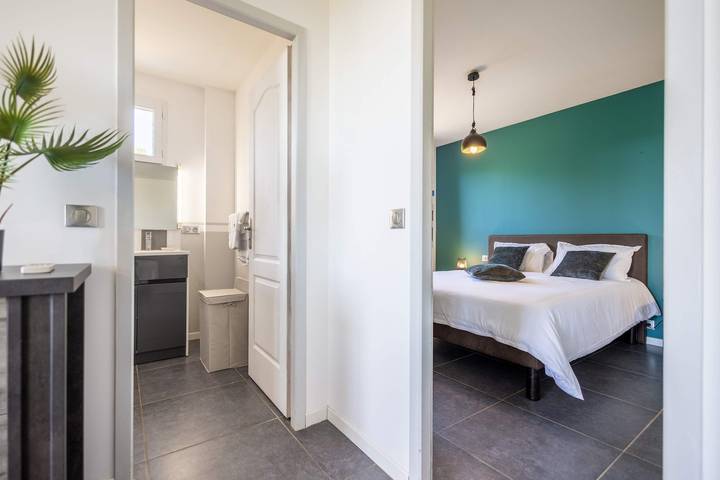 Apartamento entero, Air-conditioned apartment with outdoor space â Domaine Les Castans, between Agde and Pã©zenas in Bessan, Costa mediterránea (Francia)