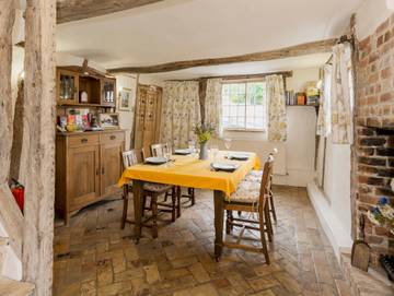 Vacation Rental for 4 Guests in Sible Hedingham, Essex, Picture 3