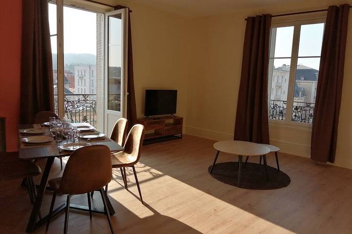 Appartement entier, 2 pièces 62 m2, superbe vue, spacieux, lumineux, chargé d'histoire in Vittel, Neufchâteau