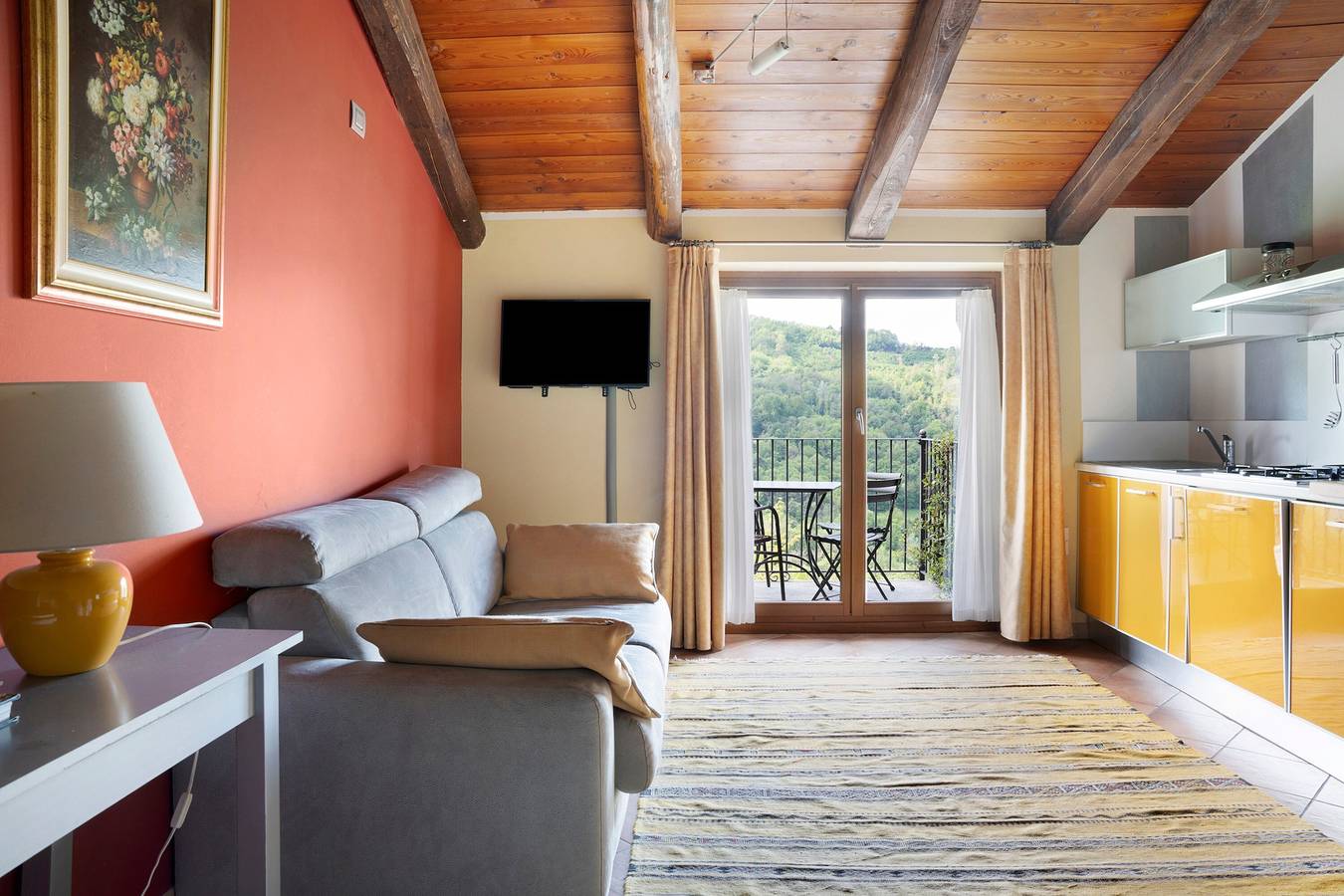 Ganze Wohnung, Ferienhaus 'La Corte di Langa Alloggio Topazio' mit Gemeinschaftspool und Wlan in Cerreto Langhe, Langhe