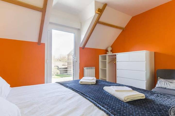 Ganze Wohnung, Gemütliches Eigenständiges Haus mit Blick auf die Bucht, Haustiere erlaubt, Parkplatz in Regnéville-sur-Mer, Coutances und Umgebung