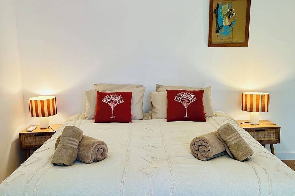 Appartement entier, Bastide St Michel-Maison/Bas de villa de charme, piscine, à Cassis, 11 personnes in Cassis, Région de Marseille