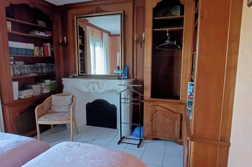 Gîte tout confort calme, vue sur mer, terrasses et piscine intérieure chauffée in Ver-sur-Mer, Côte de Nacre