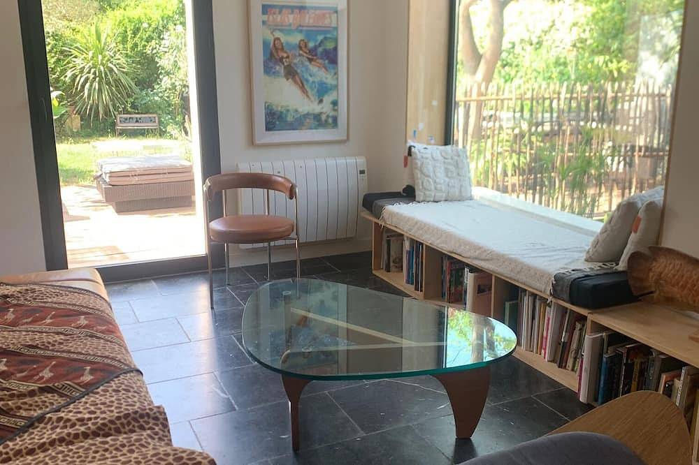 Charming family home + pool, quiet location between beaches (10 min), nature & town in Lattes, Côte d'Améthyste