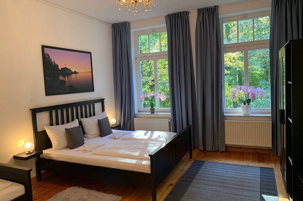 Ganze Wohnung, 130qm **** Superior Apartment - Deutsche Villa - mit gem. Sauna und Garten in Gehlsdorf, Rostock
