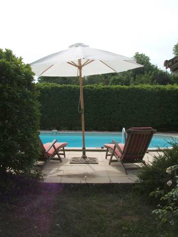 Chambre d’hôte pour 2 personnes, avec jardin ainsi que vue et piscine, adapté aux familles à Listrac-Médoc