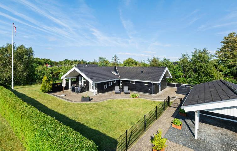 Ferienhaus für 6 Personen, mit Terrasse und Whirlpool sowie Garten in Hemmet