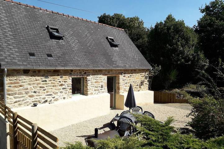 Gîte pour 2 personnes, avec jardin à Belle-Isle-en-Terre