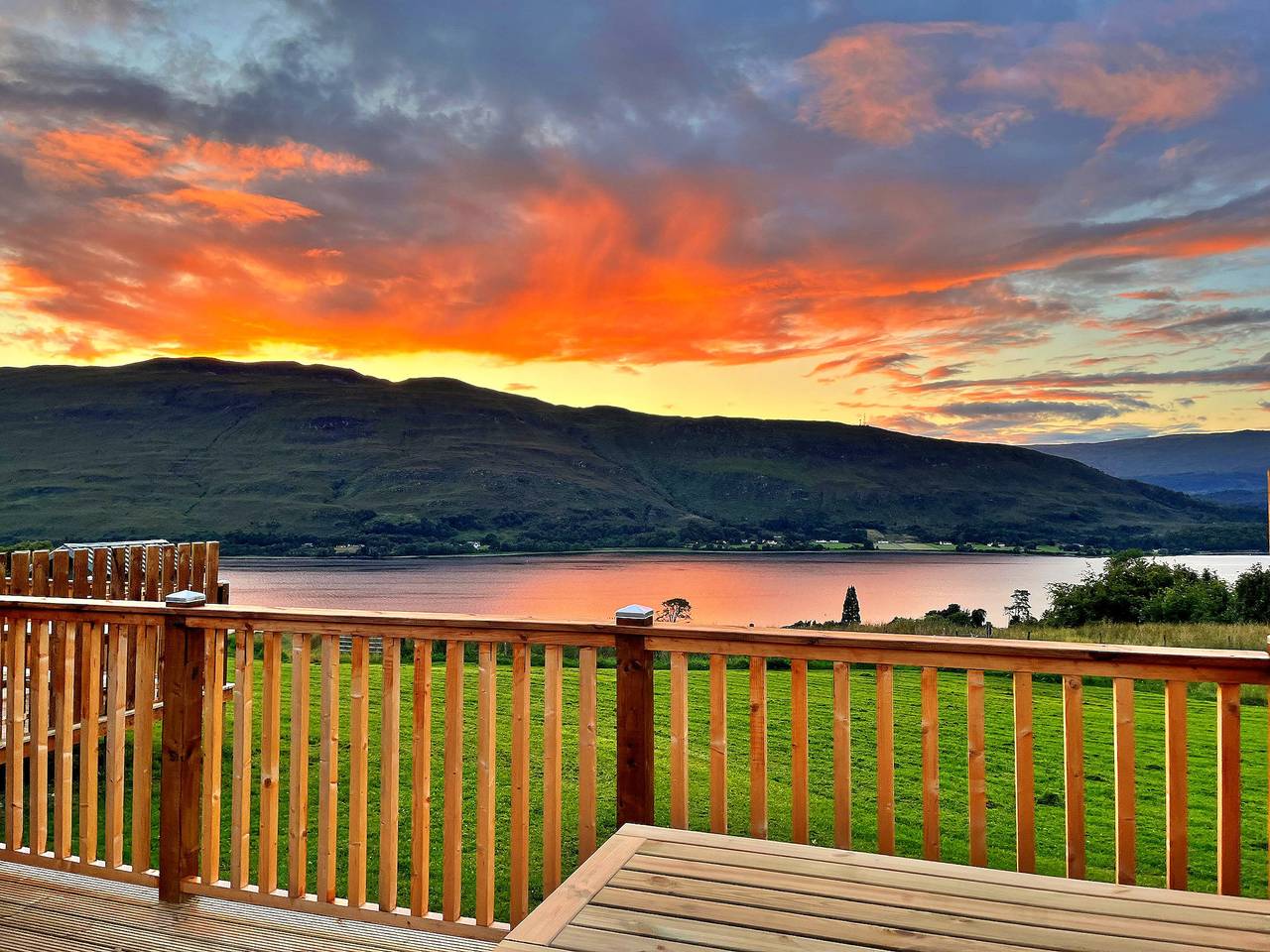 Entire holiday apartment, Dalaraban Luxury Pods - Black Grouse in Fort William, Loch Linnhe