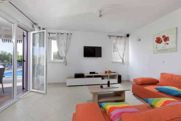 Ferienhaus mit Meerblick für 8 Personen, mit Balkon und Balkon/Terrasse sowie Terrasse und Garten in Istrien - 4