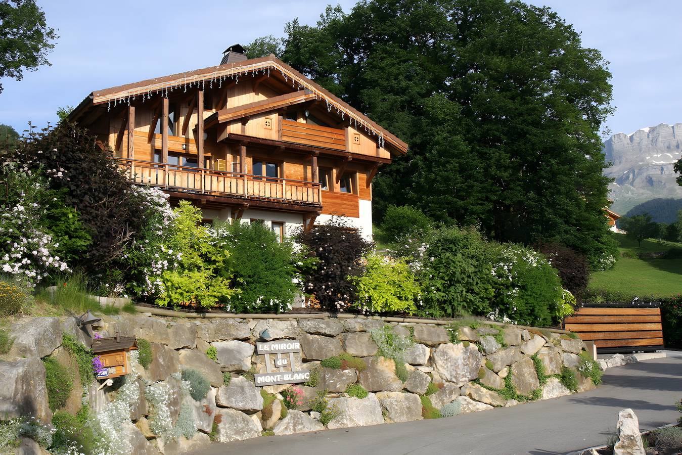 Ganze Wohnung, Ferienwohnung 'T3 - Le Miroir Du Mont Blanc' mit Seeblick, Balkon und WLAN in Sallanches, Pays du Mont-Blanc